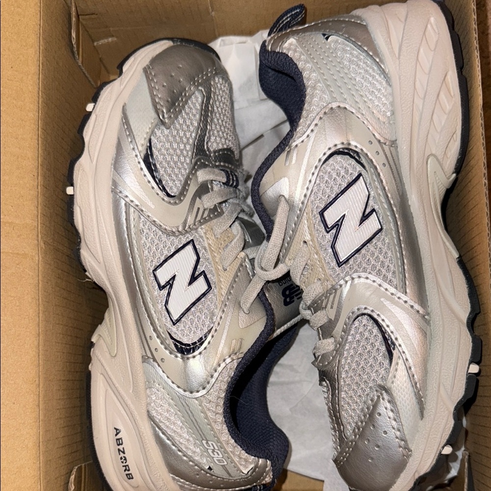 New Balance Silver Sneakers Chunky Design Comfort